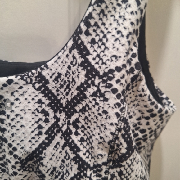 DSG Cropped Bra Lined Snake Skin Like Top Size XS - Picture 3 of 8